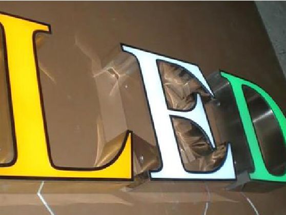 万载介绍LED招牌的基础知识。