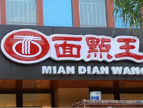 万载户外招牌怎么选材质能防雨防晒不褪色？